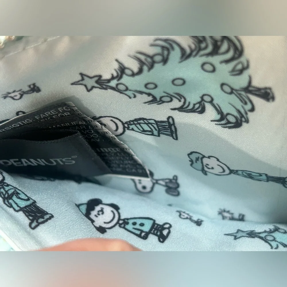 Loungefly Peanuts Snoopy Charlie Brown Zip Around Wallet Continental AOP